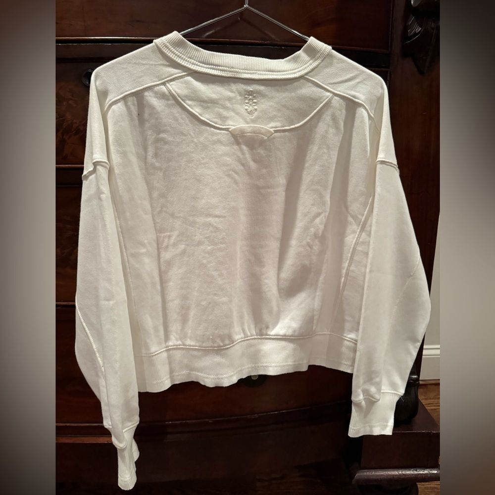 Free People Size S Love to layer in this soft cotton top classic crewneck - Picture 3 of 5